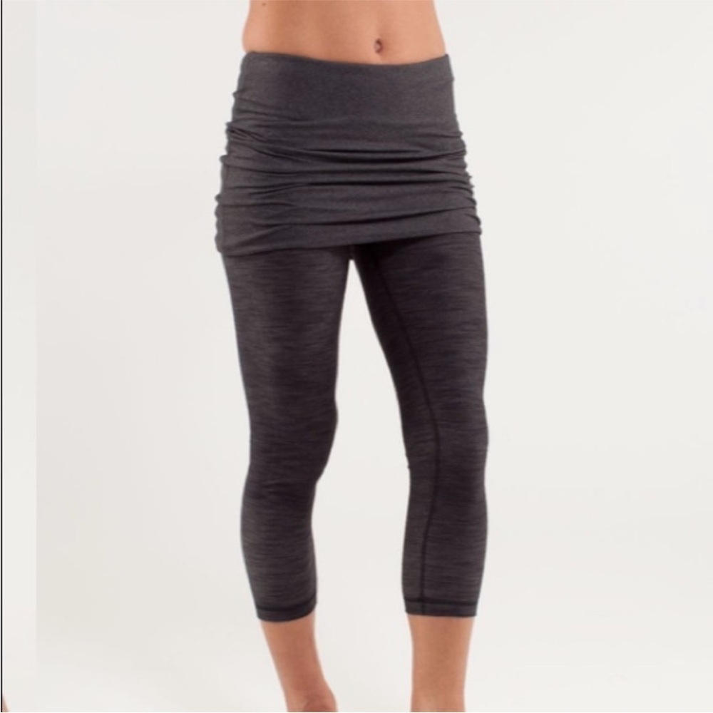 LULULEMON Yin To You Wunder Under Y2K Skirted Cropped Black Grey Yoga Leggings